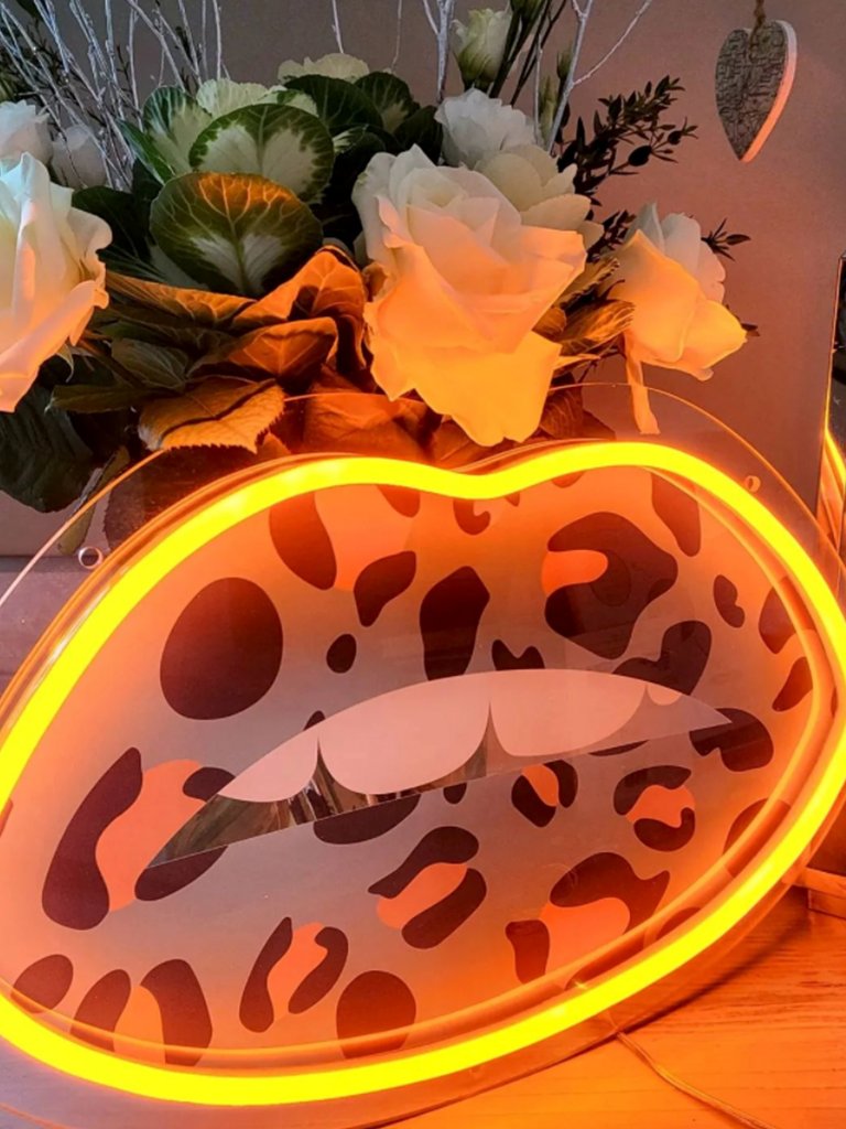 leopard-lips-led-neon-light